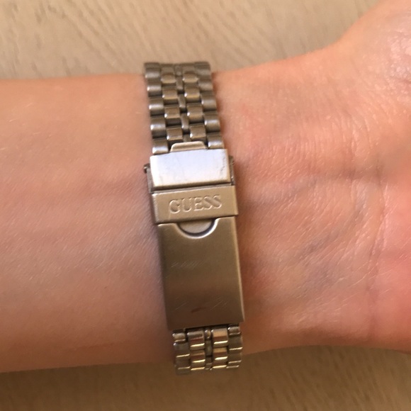 GUESS watch - Picture 3 of 5